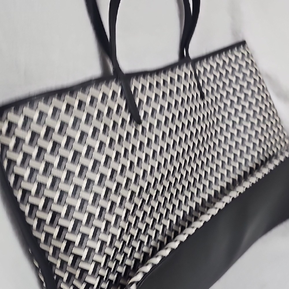 Stylish Black and White Tote Bag Set - Picture 5 of 15